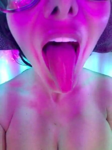 Ava Addams orgasm during tanning onlyfans porn videos on ladyda.com