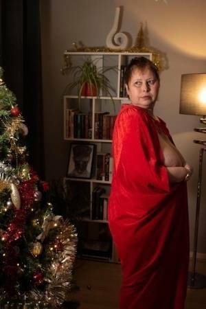 Mature BBW Posh Sophia hangs Christmas ornaments from her saggy tits on ladyda.com