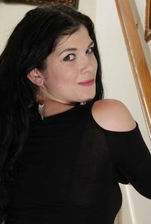 Fascinating milf with gorgeous titties Veronica Stewart enjoys posing on ladyda.com