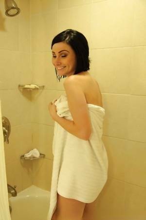 Stunning babe Veruca James exposing her fuckable body in the bath on ladyda.com