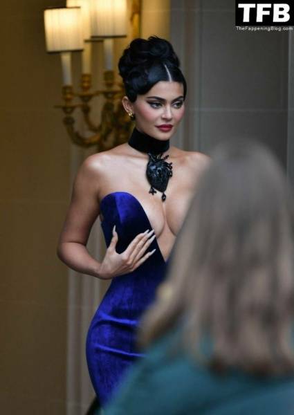 Busty Kylie Jenner Flaunts Her Deep Cleavage in Paris (54 Photos + Video) - city Paris on ladyda.com