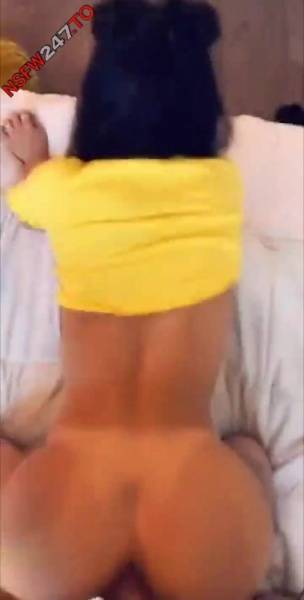 Mia Screams hard fucked on bed snapchat premium xxx porn videos on ladyda.com