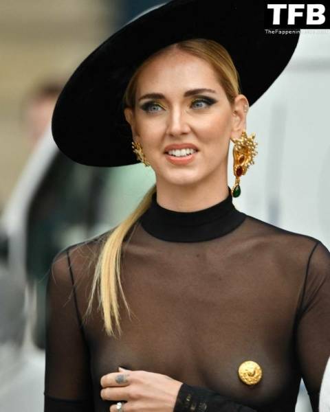 Chiara Ferragni Looks Stunning Without a Bra in Paris - city Paris on ladyda.com