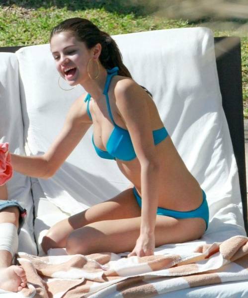 Selena Gomez Sexy Bikini Paparazzi Set Leaked - Usa on ladyda.com