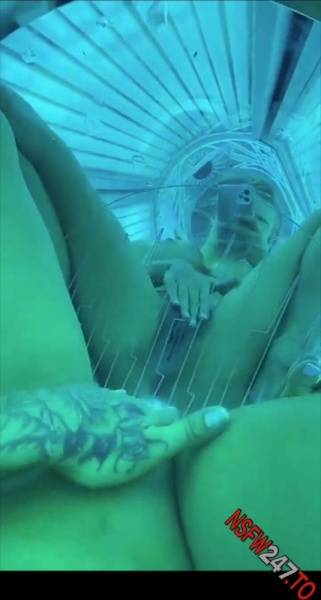 Dakota James Mirror on the bottom of the tanning bed !! Had to play with my pussy it was so hot snapchat premium 2020/10/24 porn videos on ladyda.com