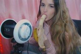 Luz ASMR Eating A Banana Video on ladyda.com