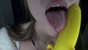 Peas And Pies Nude Banana Blowjob Video Leaked on ladyda.com