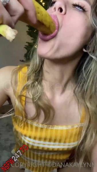 Dana Kay Lynn That one time I sucked and fucked a banana for Christmas almost 10 minutes onlyfans porn videos on ladyda.com
