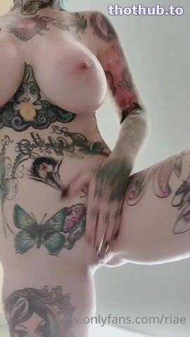 Riae big tits and ass on ladyda.com