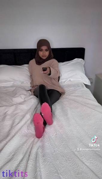 An arab girl participates in nude Tik Tok porn trends and shines her naked breasts and pussy on camera on ladyda.com