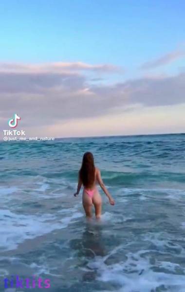 Sexy ass at the sea on ladyda.com