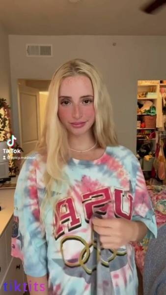 TikTok nude funny girl who is trending to bare her white boobs on ladyda.com