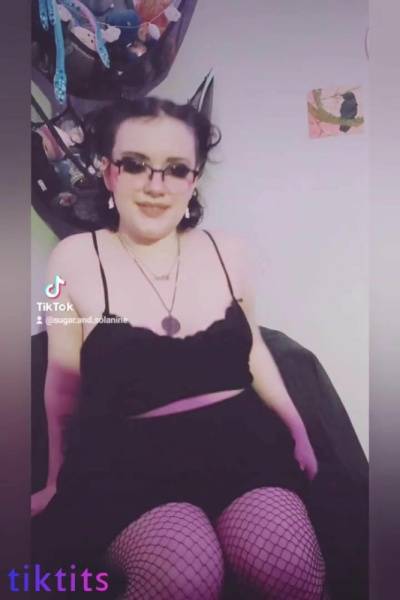 A heavily painted fat chick leaked a selection of TikTok Porn videos with her starring role on ladyda.com