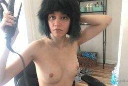 Angelica Topless AngelicaSlabyrinth Hair Straightening Leaked Video on ladyda.com