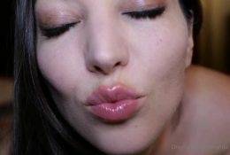 Orenda ASMR Close Up Kisses Video Leaked on ladyda.com