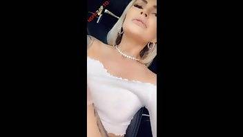 Layna boo pussy fingering in car snapchat premium xxx porn videos on ladyda.com