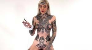 Tattoo enthusiast Amber Luke rides a multispeed sex machine on ladyda.com