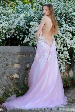 Beautiful girl Elle Tan slips off wedding dress to pose nude in garden on ladyda.com