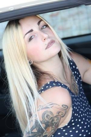 Tattooed girl Medusa Blonde shows her bare feet and ass while in a car on ladyda.com