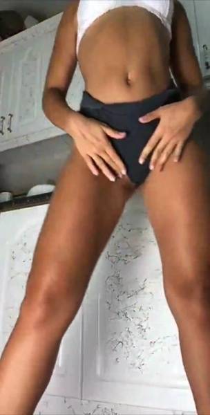 Paola Skye kitchen booty spreading & twerking snapchat premium xxx porn videos on ladyda.com