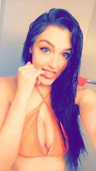 Ally Hardesty April Snapchat 50+ Pictures on ladyda.com
