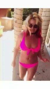 Tiktok Porn Britney Spears enjoying the end of summer like on ladyda.com
