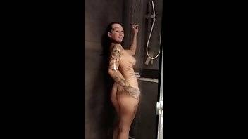 Monte Luxe Sneak the shower - OnlyFans free porn on ladyda.com