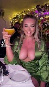 Leaked Tiktok Porn Green shirt with a bit of cleavage Mega on ladyda.com
