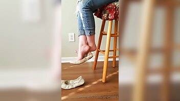 Selesoles 22 03 2021 pov you re sitting at a bar and a woman sits next to you she s laughing havi... on ladyda.com