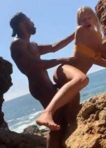 Couple caught fucking on the beach, who is the girl? F09F98B3 on ladyda.com