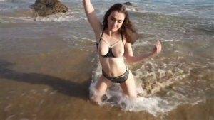 Ally Hardesty Leaked Onlyfans Boobs Show at Beach Porn Video Mega on ladyda.com
