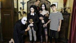 Familystrokes E28093 Halloween Cosplay Party Ends With Creepy Family Groupsex on ladyda.com