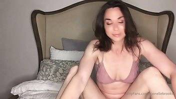 Xjonellebrooksx 21 03 2021 Hi guys, just a short clip of me hanging out in my bed Longer vids com... on ladyda.com