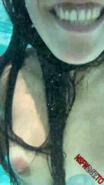 ForestBonnie Stripping underwater Onlyfans Video Leaked 2021/08/04 on ladyda.com
