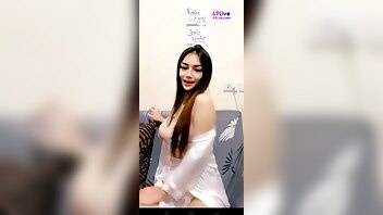 Thai slut tease with big tits - Thailand on ladyda.com