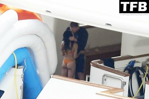 Zoe Kravitz & Channing Tatum Pack on the PDA While on a Romantic Holiday on a Mega Yacht in Italy - Italy on ladyda.com