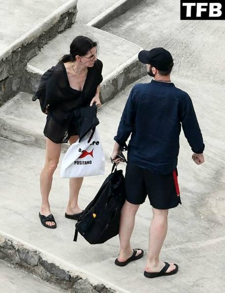 Courteney Cox Enjoys the Summer Holiday with Johnny McDaid in Positano on ladyda.com
