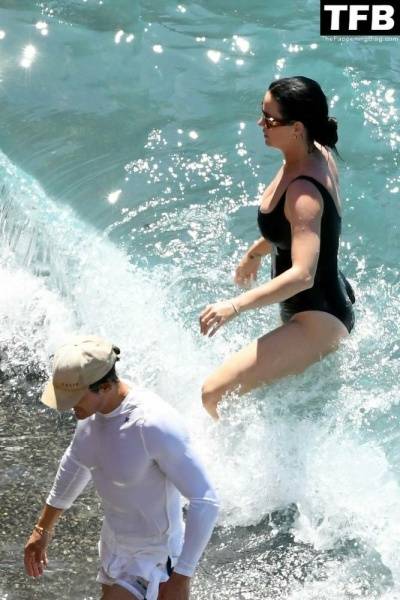 Katy Perry & Orlando Bloom Enjoy Their Summer Vacation on Positano on ladyda.com