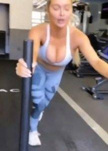 Lindsey Pelas sexy workout on ladyda.com
