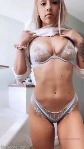 TheRealBrittFit Onlyfans Nude Sweet Teenie Bitch on ladyda.com