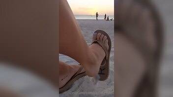 Jaysbigsoles watch my feet relax at the beach on ladyda.com