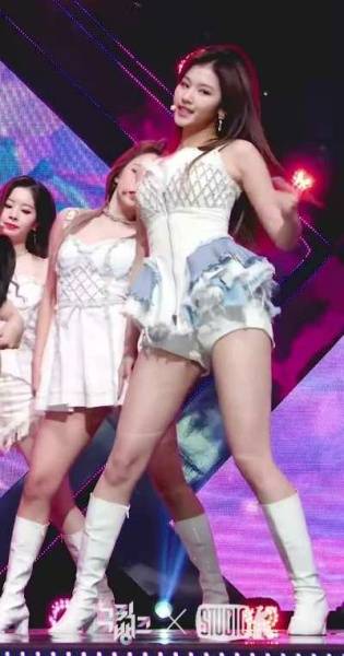 The way sexy kpop goddess Sana flaunts her perfect body completely melts my brain... I just can't help but give her milky thighs all my attention! on ladyda.com