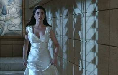 Jennifer Connelly's hour glass figure and wobbly cleavage on ladyda.com