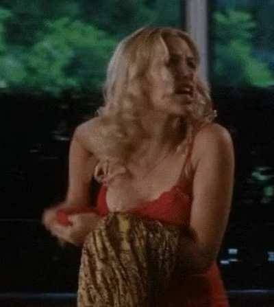Scarlett Johansson's jiggling tits. Titfuck on them would be heavenly on ladyda.com