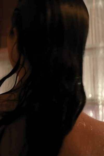 Selena Gomez - showering topless (nipples hidden) in new show on ladyda.com