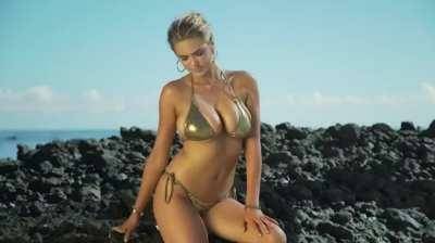Kate Upton In a gold bikini. Prime jerk material on ladyda.com