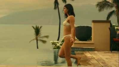 Even Sydney Sweeney can't help but stare when Alexandra Daddario strips to a bikini on ladyda.com