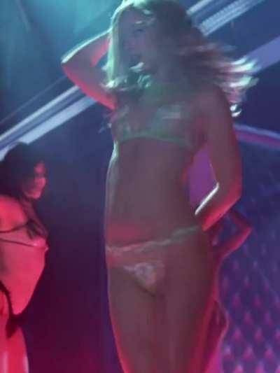 Natalie Portman was so hot as a stripper on ladyda.com