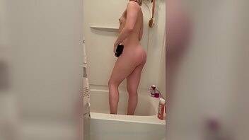 Cheerleaderkait who wants to help me in the shower onlyfans leaked video on ladyda.com
