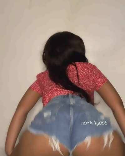 Denim shorts twerking with a surprise at the end on ladyda.com